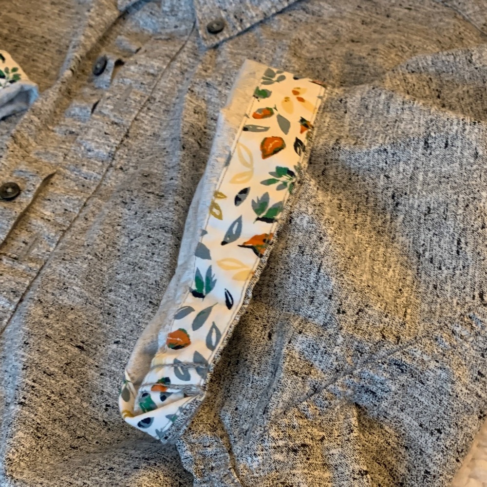 Denim & Flower Heather Gray Button-Down Short Sleeve Shirt - Picture 3 of 3